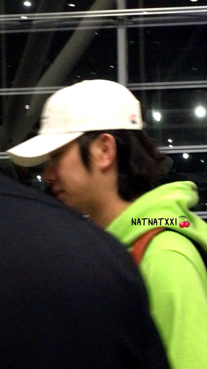 PetalsArg's tweet photo. 【180112】#Heechul @ Kuala Lumpur Airport #4PIC

(cr: natnatxxi  via: Heestory_金希澈资源博) https://t.co/0uqqtbiNz0