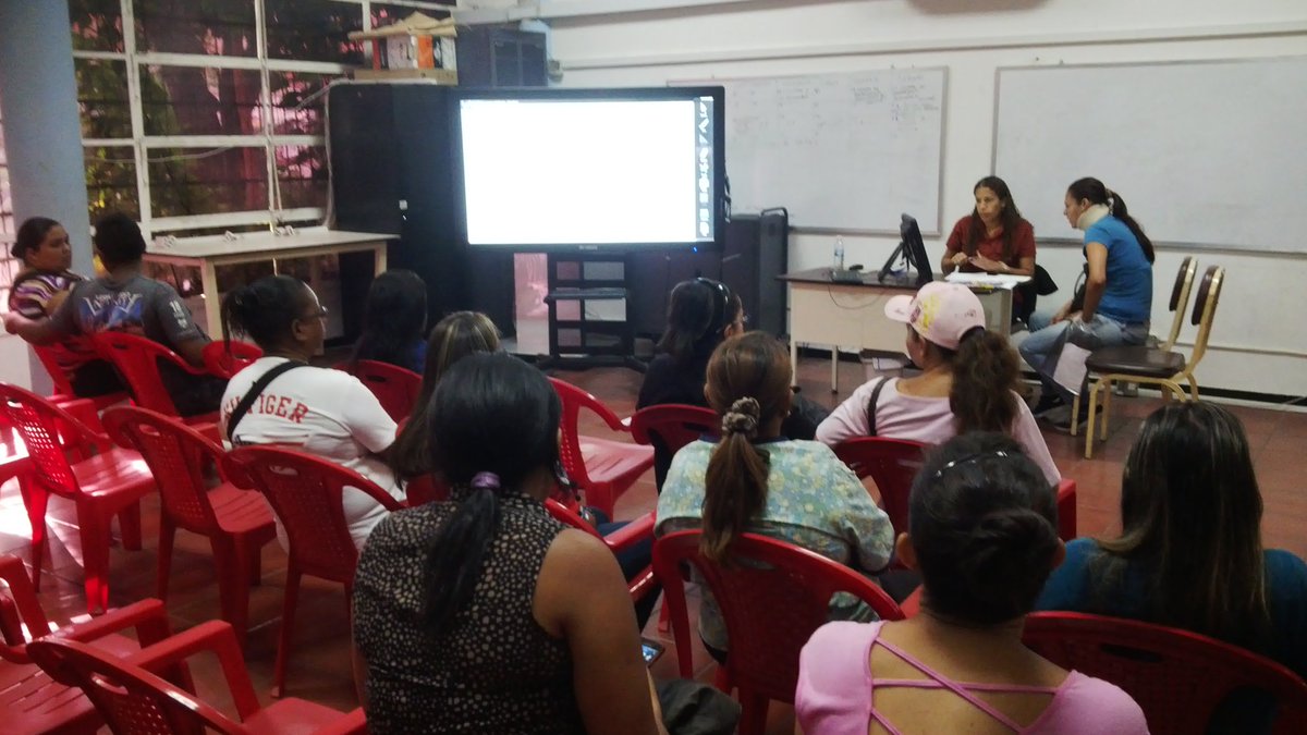 CE_FERMINTORO's tweet photo. Cada Profe guía se reúne con sus representantes y le hace entrega del 1er   registro informativo de los  aprendizajes, y al mismo tiempo realizan la auto evaluación de la escuela. https://t.co/sHdiDVpXd1