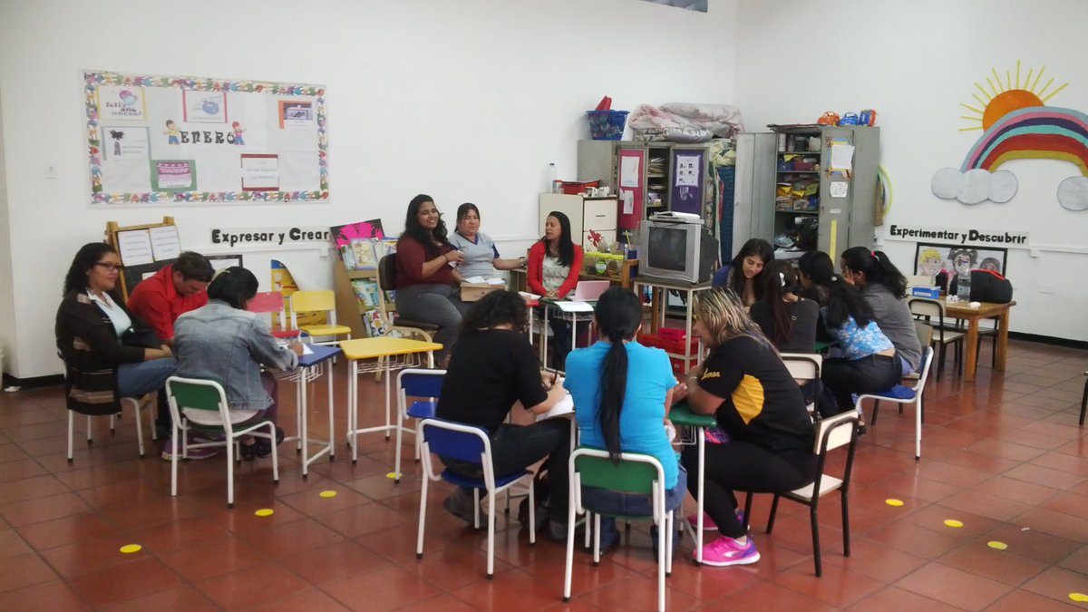 CE_FERMINTORO's tweet photo. Cada Profe guía se reúne con sus representantes y le hace entrega del 1er   registro informativo de los  aprendizajes, y al mismo tiempo realizan la auto evaluación de la escuela. https://t.co/sHdiDVpXd1