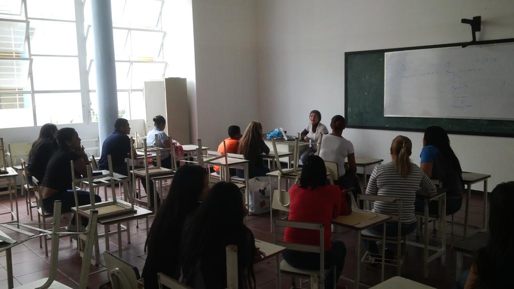 CE_FERMINTORO's tweet photo. Cada Profe guía se reúne con sus representantes y le hace entrega del 1er   registro informativo de los  aprendizajes, y al mismo tiempo realizan la auto evaluación de la escuela. https://t.co/sHdiDVpXd1