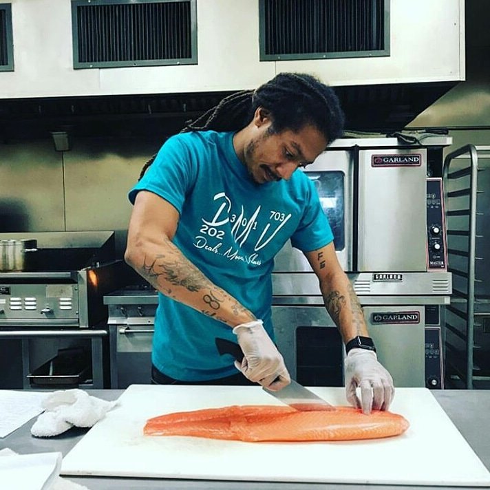 703BigRuss's tweet photo. My man @cateredbylindsay reppin while preparing meals for the ppl! #DealsMovesValues #Chefcoatscomingsoon https://t.co/t7N8k971UF