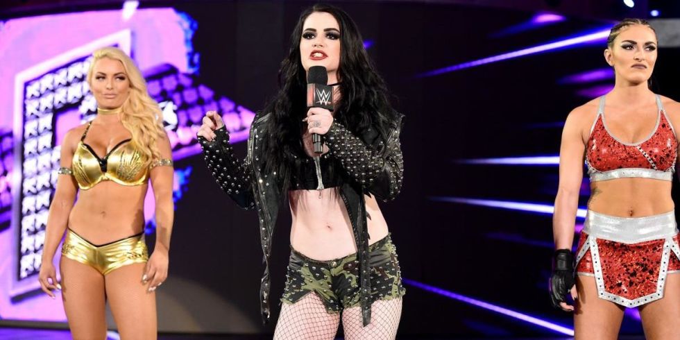 Combatpost1's tweet photo. WWE Paige Got A Career Ending Injury

https://t.co/qCPMlbJ08F https://t.co/IqgXWS1j1M