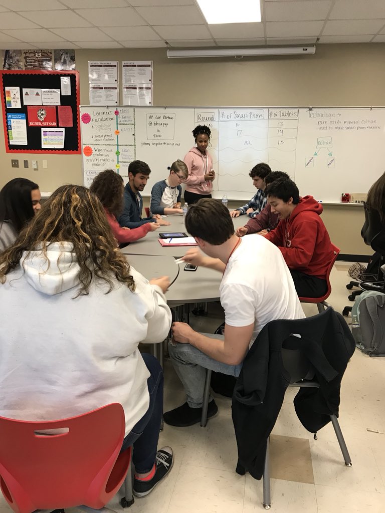 BarbaraBEppers1's tweet photo. Thanks @lalaburch for helping my class with a little simulation this week in economics! @BeltonHS #blendedlearning #BHSST https://t.co/JUt8ggP8ij