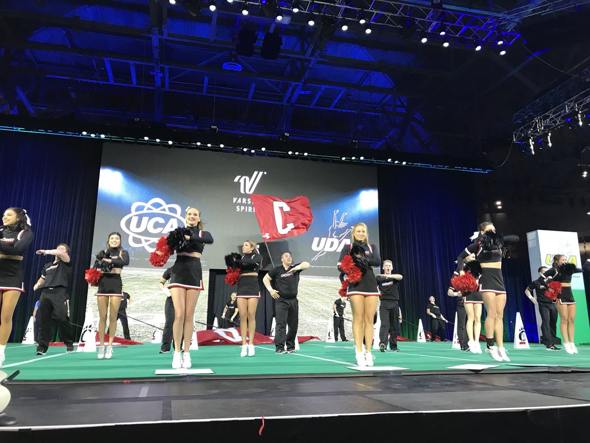 UCAupdates's tweet photo. 👏🏻👏🏻👏🏻👏🏻 Lets Go UC! The tradition and excitement from the Bearcats was fantastic! @GoBearcatsCHEER #UCAnationals https://t.co/OFWWx93Tds