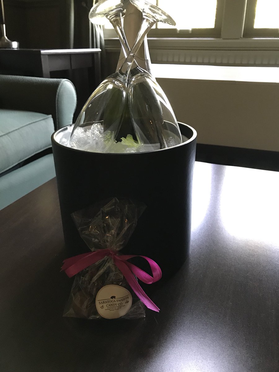 LongfellowsNY's tweet photo. Looking for something to do for the long weekend? Look no more. Call to book our Romance Pkg. 518-587-0108 #saratoga #longweekend #romance https://t.co/VQeQXSGCmp
