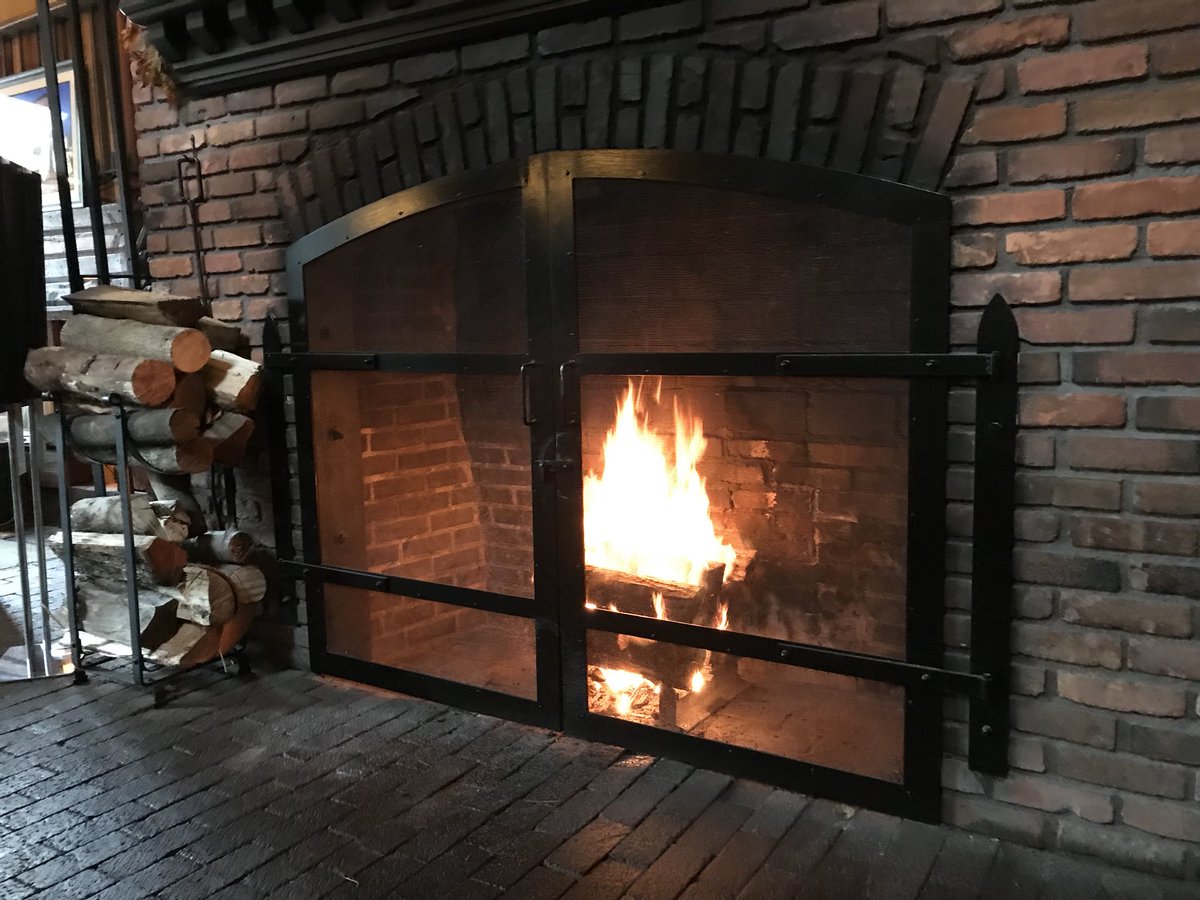 LongfellowsNY's tweet photo. Looking for something to do for the long weekend? Look no more. Call to book our Romance Pkg. 518-587-0108 #saratoga #longweekend #romance https://t.co/VQeQXSGCmp