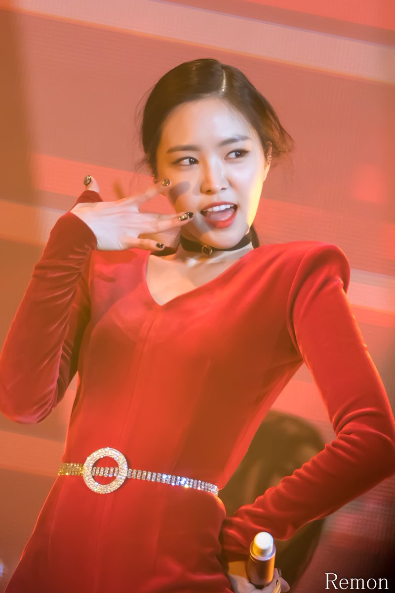 Apink_remon's tweet photo. 180112 #Apink #Naeun (@Apinksne )  at Apink 4th Concert＜PINK SPACE 2018＞Day1 https://t.co/HlpqsvIRng