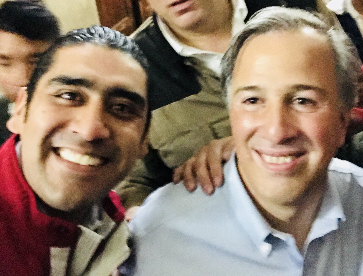 OsvaldoAguilarV's tweet photo. ¡ Que gusto haber saludado a nuestro Precandidato @JoseAMeadeK en #Saltillo !
#PepeMeadeEnCoahuila
#LoMejorEstáPorVenir
#Coahuila #México https://t.co/WG3QUF3Ppy