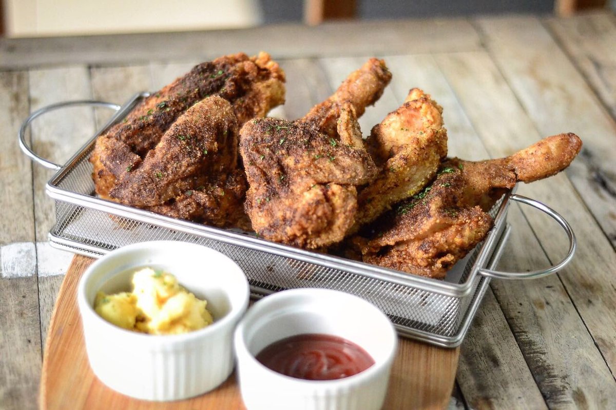 _slickrick's tweet photo. Try @backyard_ph! Backyard's Waffle Breaded Fried Chicken BASKET.
2 breasts,
2 leg quarters,
2 wings of chicken fried in waffle batter, sprinkled with cinnamon and served with maple butter &amp; sriracha ketchup!!
Only P875! #backyardBGC #backyardUPTC #backyardGROVE #backyardCIRCUIT https://t.co/2TZkE3X42W