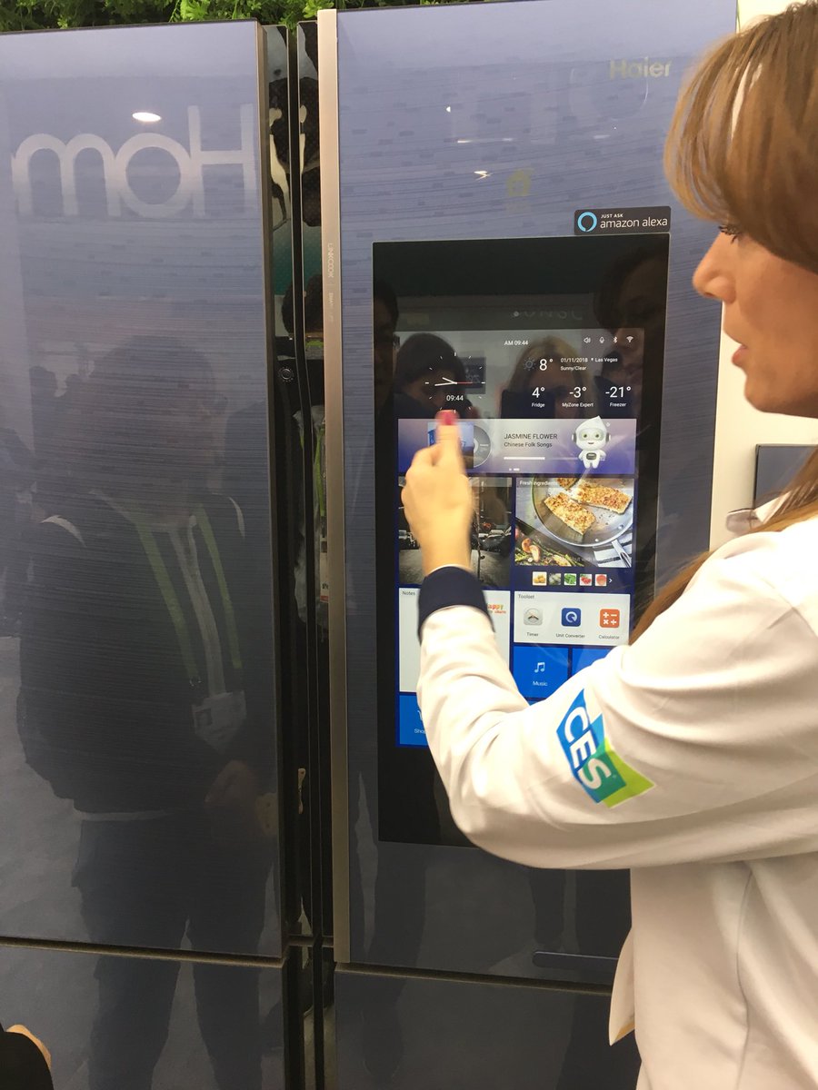 Et en <a href="/Occitanie/">Région Occitanie</a> les hommes savent aussi préparer les buffets pour présenter aux visiteurs de nos startups l’excellence de nos produits, Tech comme vin! 
Et c’est ensemble qu’on teste les frigo connectés.
Parce que c’est aussi ça l’égalité #PoweredByOccitanie au #CES2018 !