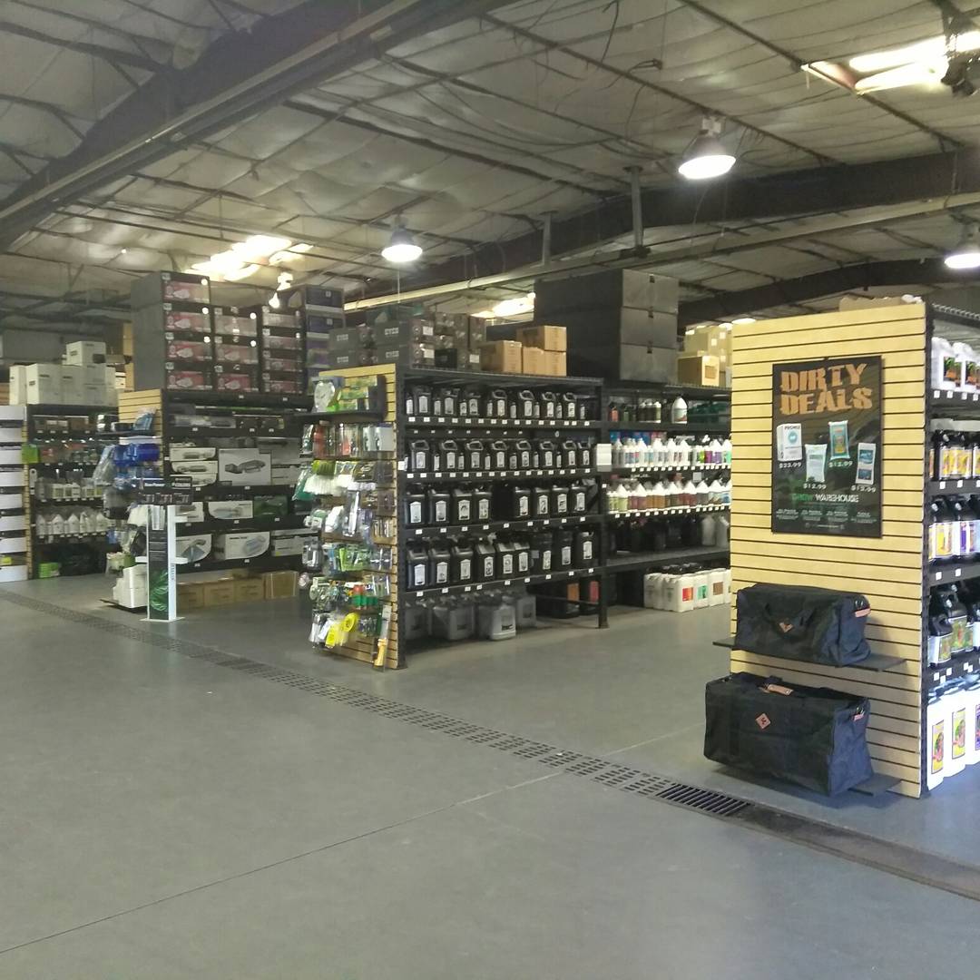 slucketbuckets's tweet image. One #bucket for all your #gardening needs. Slope + Bucket = #Slucket. #BPAFree &amp;amp; available at SlucketBuckets.com.
S/O to @GrowWarehouse in #COSprings for the #love.

#gardenlife #gardener #farmlife #farm #aquaponics #eatgreen #gyo #flowers #posiflow #garden #news #tomatoes