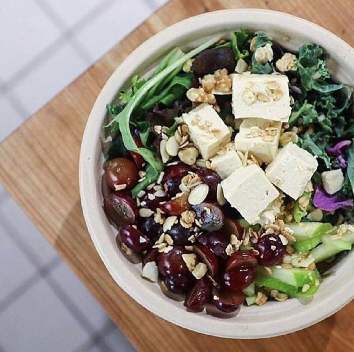 #GlutenFree + #Vegan bowls captured by <a href="/wakeupeatthis/">Cindy Leung</a>! We hope all our hopscotchers are keeping warm during these cold Toronto days! 💙❄️🌿 #EatHealthy #EatHopscotch