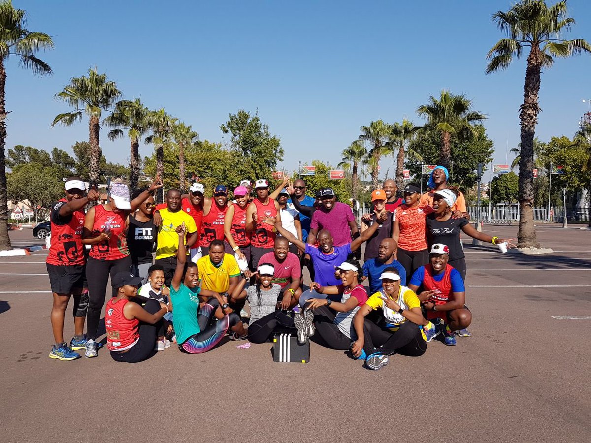 Kei2M's tweet photo. We showed up!! #5AM #Crew #Cats #RunMidrand https://t.co/csboYGzk3w