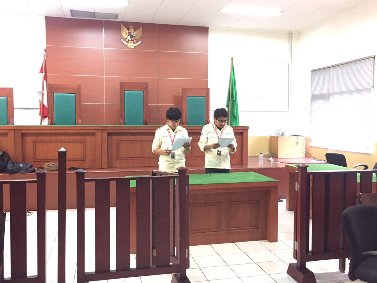 Hari ini telah berlangsung acara "Serah Terima Jabatan" dengan kepengurusan HIMSLAW yang baru di tahun 2018.
Semoga dipengurusan yang baru HIMSLAW akan menjadi baik dan membanggakan.

#SalamHimslaw!