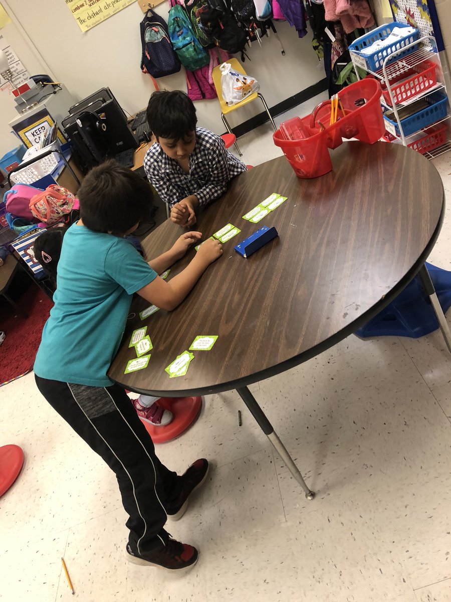 PowellinPrimary's tweet photo. Love the teamwork!! My students enjoyed learning about #multiplemeaning words this week! #2ndgrade #ela https://t.co/AeWQXYI0Wf