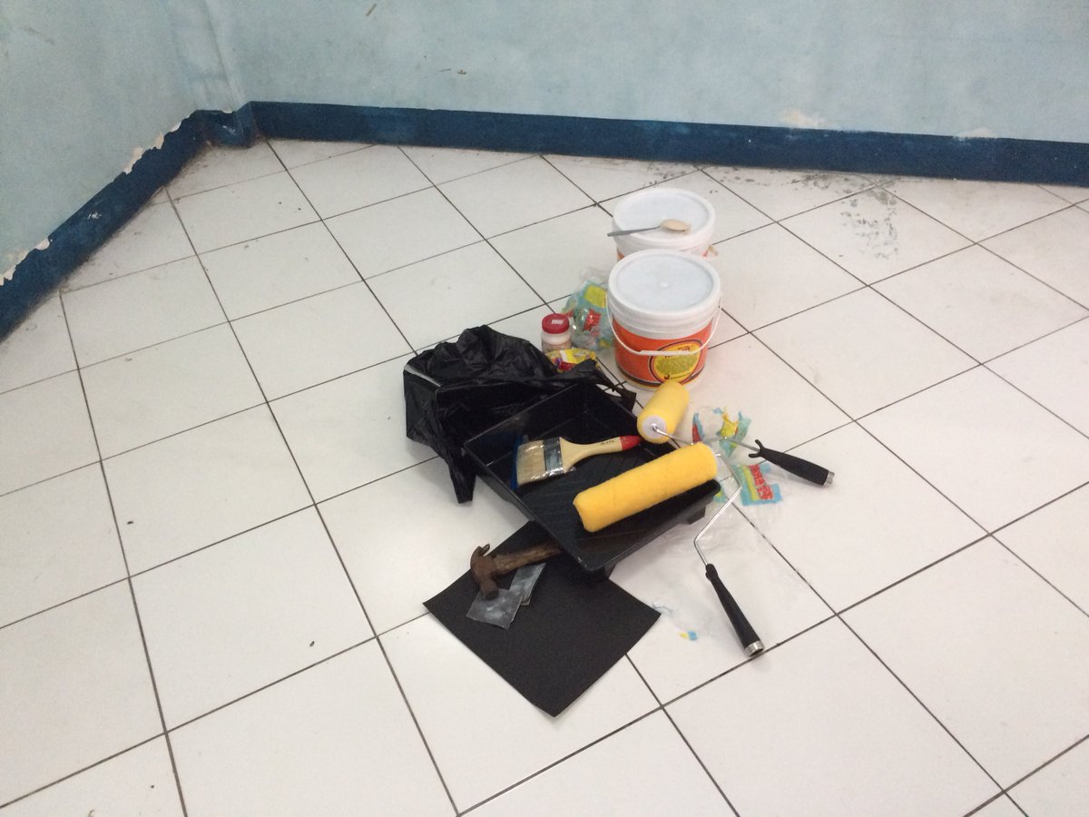 Sedang berlangsung pengecatan dan bersih bersih Sekre <a href="/karateunisba/">Karate UNISBA</a> siang ini :)