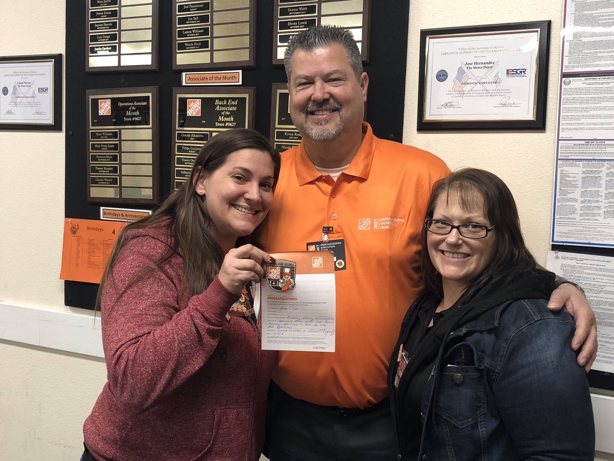 New PN RDME Jerry Cozy being recognized for his top notch service while learning the MEA role in 627-Emeryville this week! <a href="/CozyJerry/">Jerry Cozy</a> <a href="/JStorrs91/">Jason Storrs</a> #PNMET