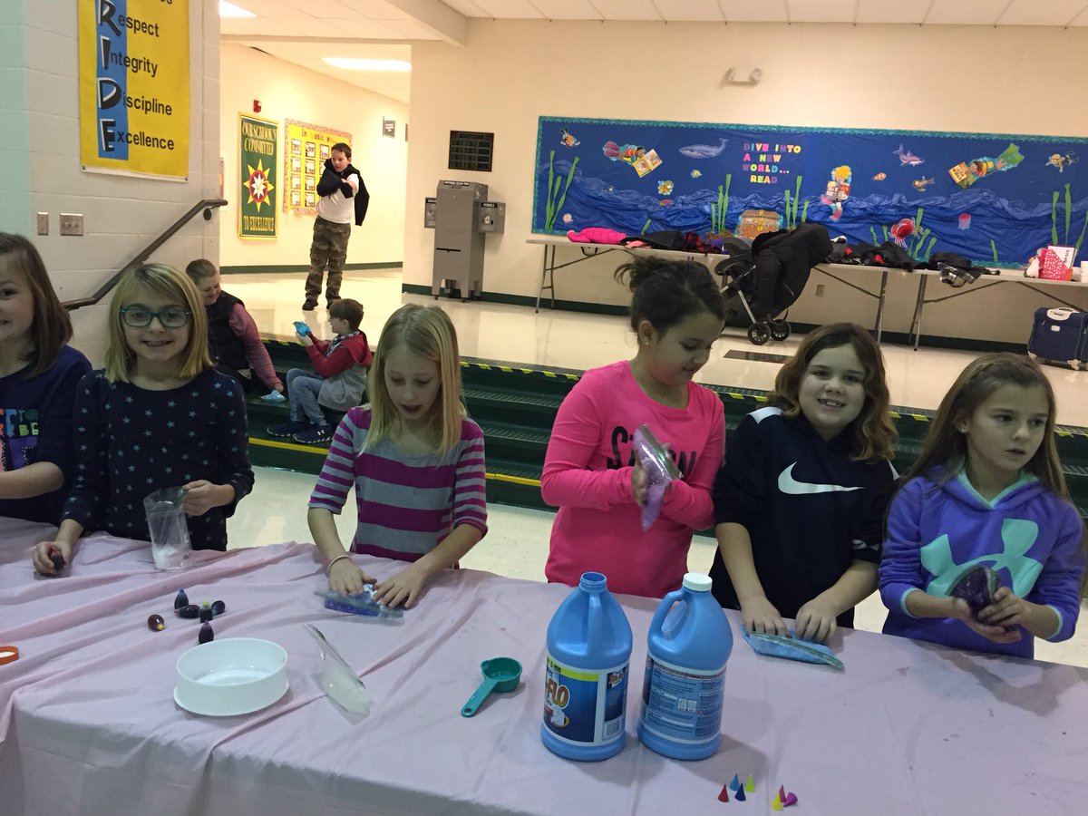 JulieDavinroy's tweet photo. Thank you @westhoffptc for a fun night with the second graders! https://t.co/iVUaSe3F5s