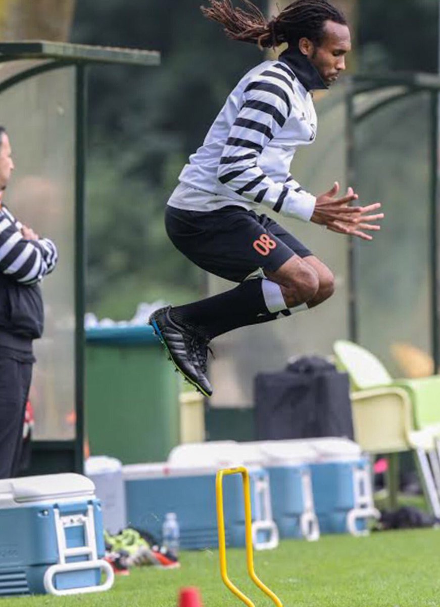 تقف الحواجز أمامك، فتحاول أن تتخطاها بكل همة واخلاص، ولكن قدر الله أقوى من إرادتك، حينها ماعليك الا أن ترضى بقدرك وبنفس مطمئنة

صباح الخير 💐