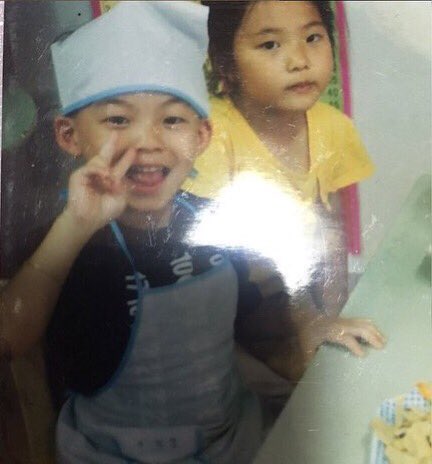 JEABJINYOUNG_TH's tweet photo. (🐥) สุขสันต์วันเด็กค่ะทุกคน เอาเด็กชายอูจีนยองมาฝาก ยิ้มน่ารักตั้งแต่เด็กเลยเจ้าตัวเล็ก ฉองนิ้วด้วยนะฮับ👶🏻🎉💛🍭

#우진영 #HNEXTBOYS #MIXNINE #믹스나인 https://t.co/hPWXt7qYiD