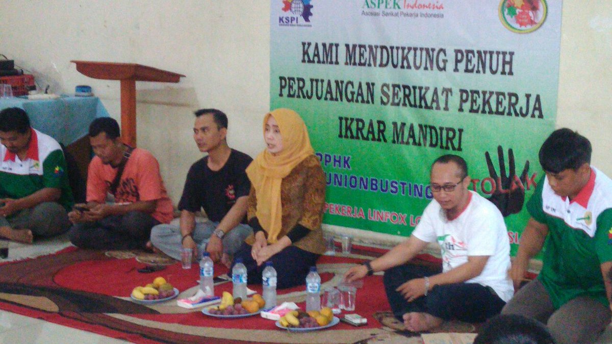 Riyantochagelun's tweet photo. Presiden @Aspek_Indonesia @m_mirah bersama Sekjen @Sabda_PDjati menghadiri Konsolidasi Akbar Serikat Pekerja Ikrar Mandiri Abadi 
#StopUnionBusting 
#Save_SPIM https://t.co/f2m0IfANi8