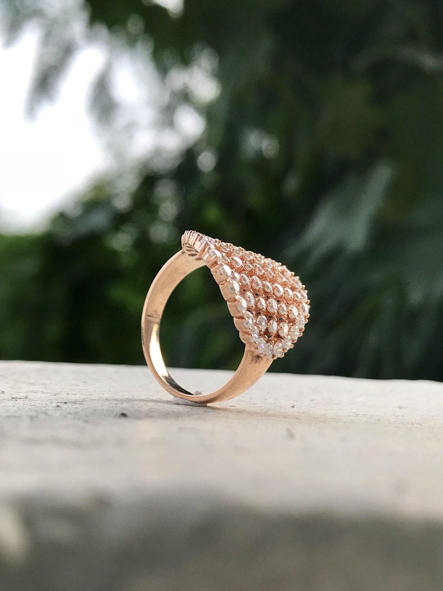 Su_RajInterGold's tweet photo. #fashion #jewelry #ring #su_rajintergold #gold #rosegold #diamond #diamondring #vsquality #ghcolor✅ #jewelery #beautiful #love #finejewelry #jewelrydesign #engagementring #engaged #jewelryoftheday #jewelrylover #stunning #instadaily #fashionjewelry https://t.co/Gjxwja7alT