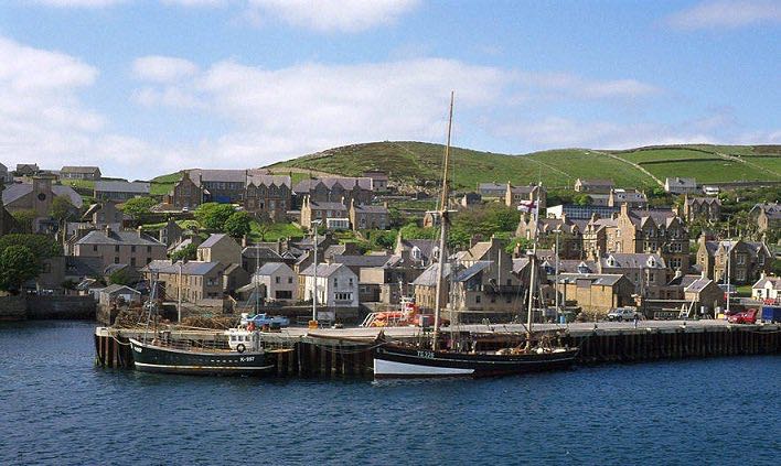#كلمه_قولها_بتويتر
جزيرة أسكتلندية تعرض 
حوافز  مالية للعيش بها 
orkney. in Scotland
جزيرة سترونسي التابعة لجزر اوركني 
الاسكتلندية تعاني من ضعف عدد المقيمين وتعرض حوافز للعيش بها حيث عدد سكانها ما يتجاوز 349 للإحاطة جزر أوركني (orkney)  
تقع شمال اسكتلندا  🇬🇧 جهز عفشك😭👌