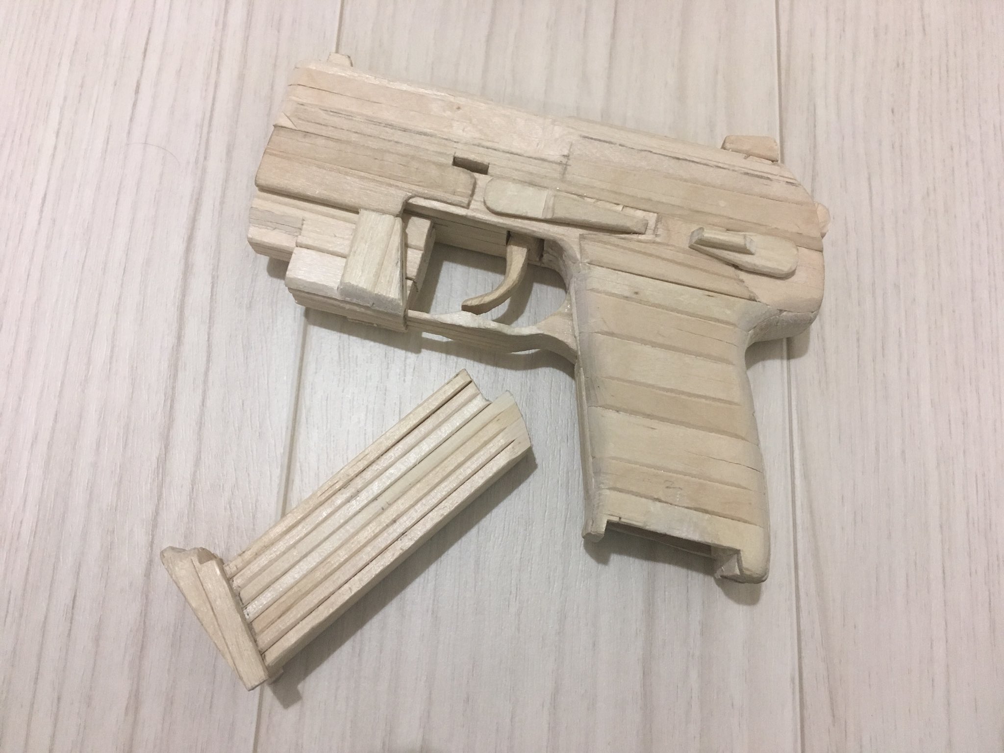 小松製作所 割り箸usp 45ct完成 マガジンやサイレンサーの着脱が可能です もう割り箸工作はやりたくないなぁ