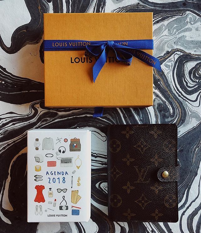 CyincerelyYours's tweet photo. So this happened! .
.
.
.
.
.
.
.
.
#Office supplies #louisvuitton #lvagendapm #lvpmagenda #louisvuittonslg #lvmonogram #monogramcanvas #planner #plannergirl #flatlay https://t.co/T7E8n0WOCL https://t.co/bDf0dZk2Qy