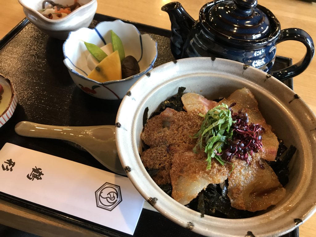 藤川 Ryujin 靖彦 深夜まで新宿 二丁目で飲んでいたのに 朝一番で岡山へ チェックインまで時間があるので 倉敷の美観地区で鯛茶漬け 疲れた胃に優しい 倉敷 美観地区 鯛茶漬け