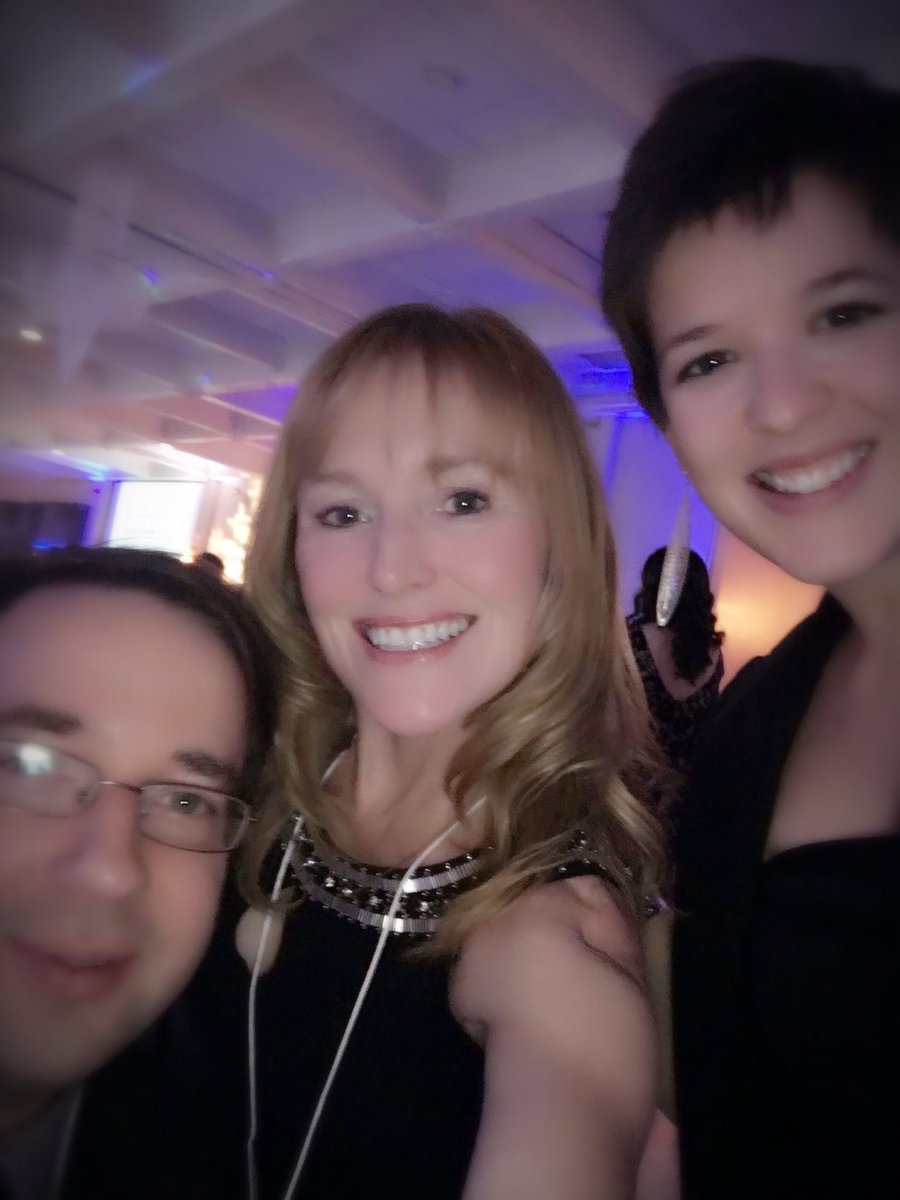 LisaPorter2's tweet photo. Fun night at #FriendsofMSF gala with @L_Porterlabrats @TrantTeam https://t.co/soLpduqxj6