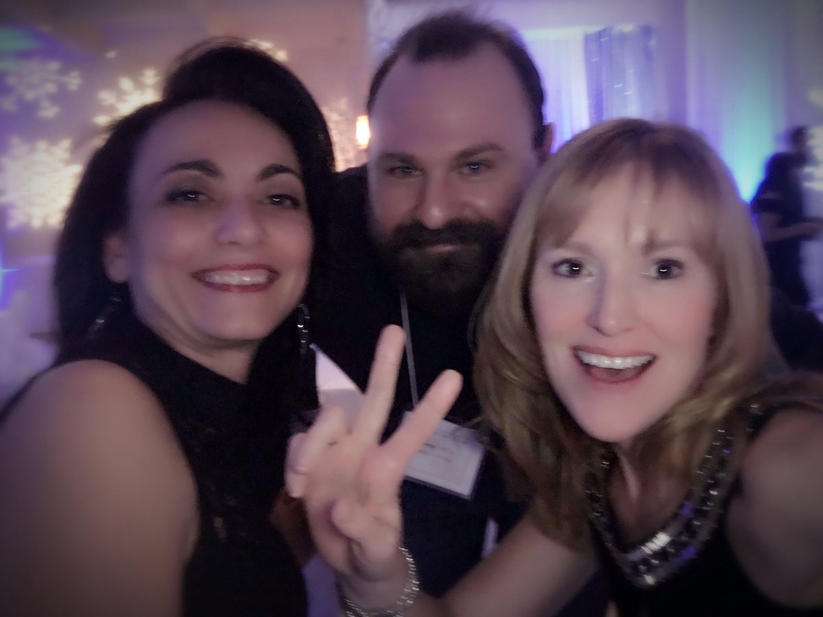 LisaPorter2's tweet photo. Fun night at #FriendsofMSF gala with @L_Porterlabrats @TrantTeam https://t.co/soLpduqxj6