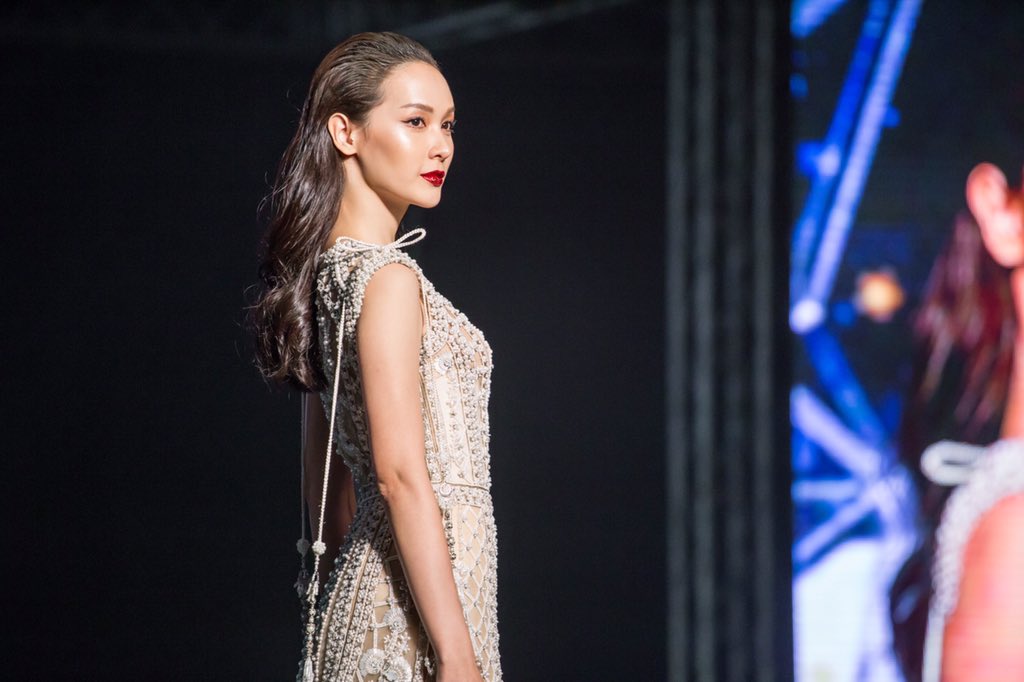 mo2damax's tweet photo. 20180111 Fashion Show from Hivesalon "HIVE LIFE" by L'Oreal Professional at Gmm live house Central world #hivesalon  #pleasetakeoutwithfullcredit #facebookmo2damax https://t.co/LgNXjsWPeR