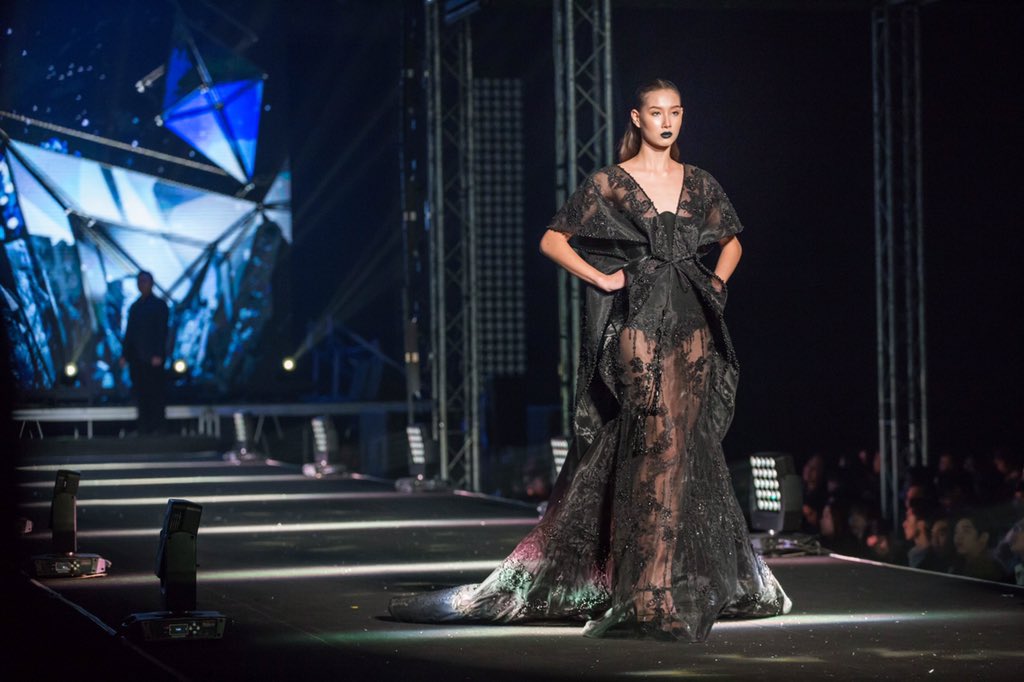 mo2damax's tweet photo. 20180111 Fashion Show from Hivesalon "HIVE LIFE" by L'Oreal Professional at Gmm live house Central world #hivesalon  #pleasetakeoutwithfullcredit #facebookmo2damax https://t.co/LgNXjsWPeR