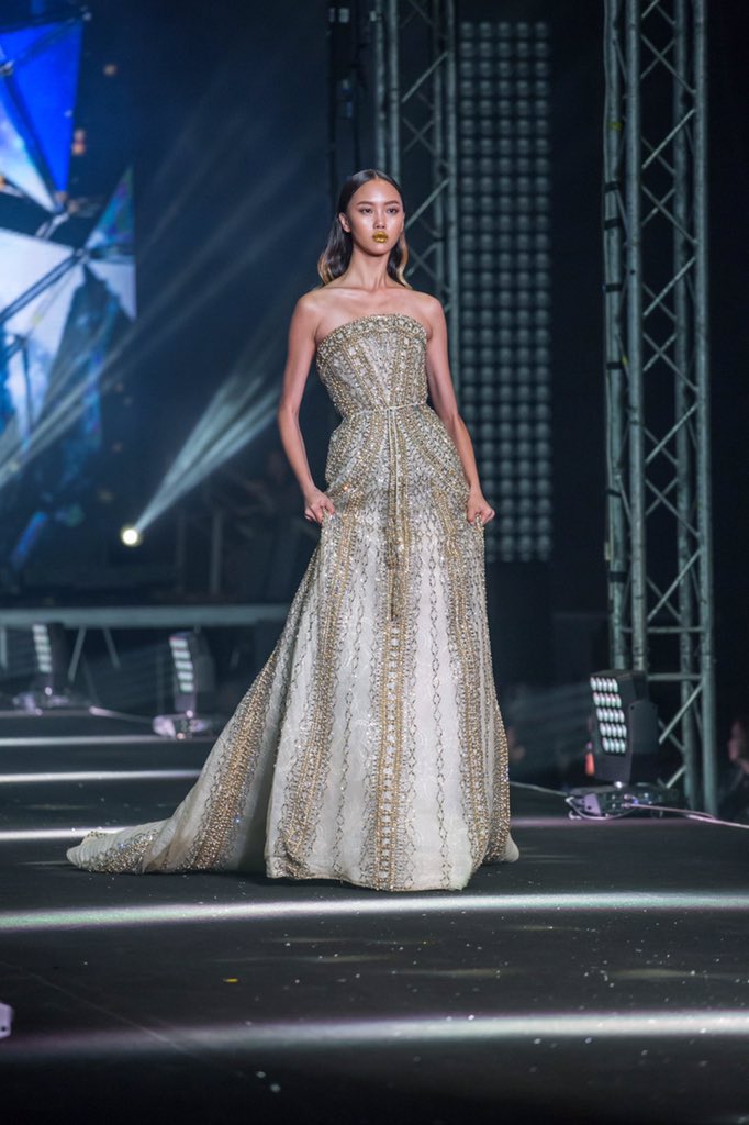 mo2damax's tweet photo. 20180111 Fashion Show from Hivesalon "HIVE LIFE" by L'Oreal Professional at Gmm live house Central world #hivesalon  #pleasetakeoutwithfullcredit #facebookmo2damax https://t.co/LgNXjsWPeR
