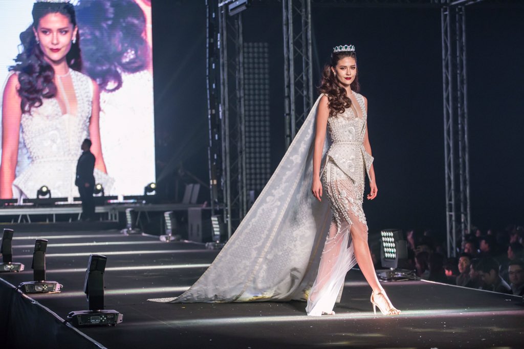 mo2damax's tweet photo. 20180111 Fashion Show from Hivesalon "HIVE LIFE" by L'Oreal Professional at Gmm live house Central world #hivesalon  #pleasetakeoutwithfullcredit #facebookmo2damax #MissUniverseThailand #marialynnehren https://t.co/8SFJwCGTuZ