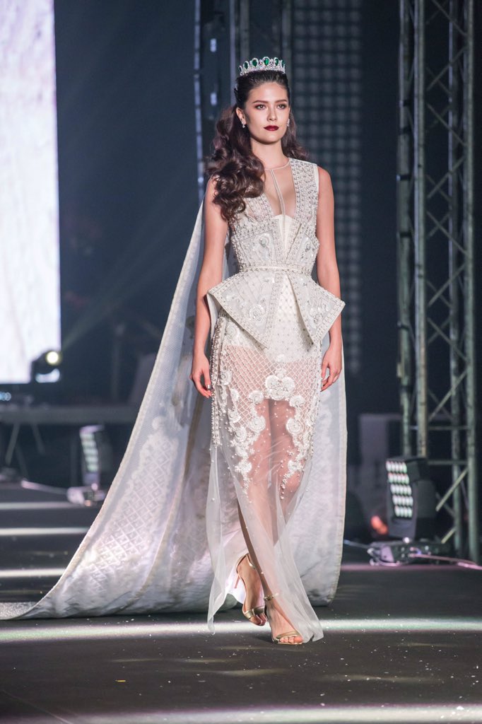 mo2damax's tweet photo. 20180111 Fashion Show from Hivesalon "HIVE LIFE" by L'Oreal Professional at Gmm live house Central world #hivesalon  #pleasetakeoutwithfullcredit #facebookmo2damax #MissUniverseThailand #marialynnehren https://t.co/8SFJwCGTuZ