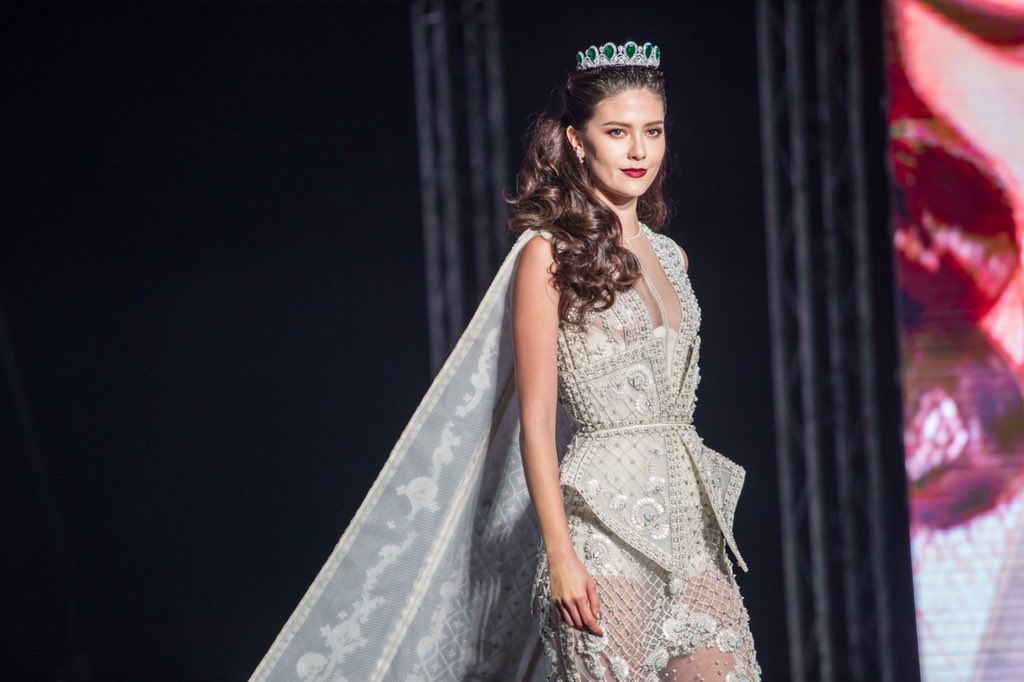 mo2damax's tweet photo. 20180111 Fashion Show from Hivesalon "HIVE LIFE" by L'Oreal Professional at Gmm live house Central world #hivesalon  #pleasetakeoutwithfullcredit #facebookmo2damax #MissUniverseThailand #marialynnehren https://t.co/8SFJwCGTuZ