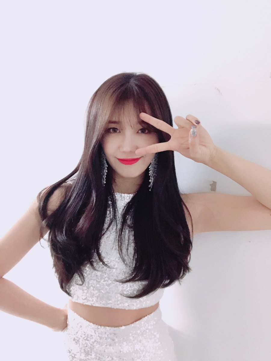 [#에이핑크] #PINKSPACE 로 떠나는  둘째 날! 날씨는 춥지만 🐼와 핑수니의 마음만은 따듯한 하루가 될 오늘!
큰 함성소리와 반짝이는 판다봉 준비 되셨죠?😆 1시간 뒤에 만나요!

#Apink #PINKSPACE2018