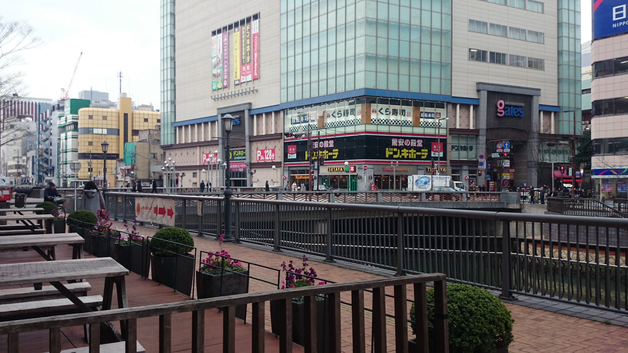 Twitter এ アストラル こちらはドンキホーテ中洲店付近のカット このドンキが入っているビルの5階に 馬場と榎田が調べものをしていたネカフェがあります 博多豚骨 T Co Wn6gl24apt ট ইট র