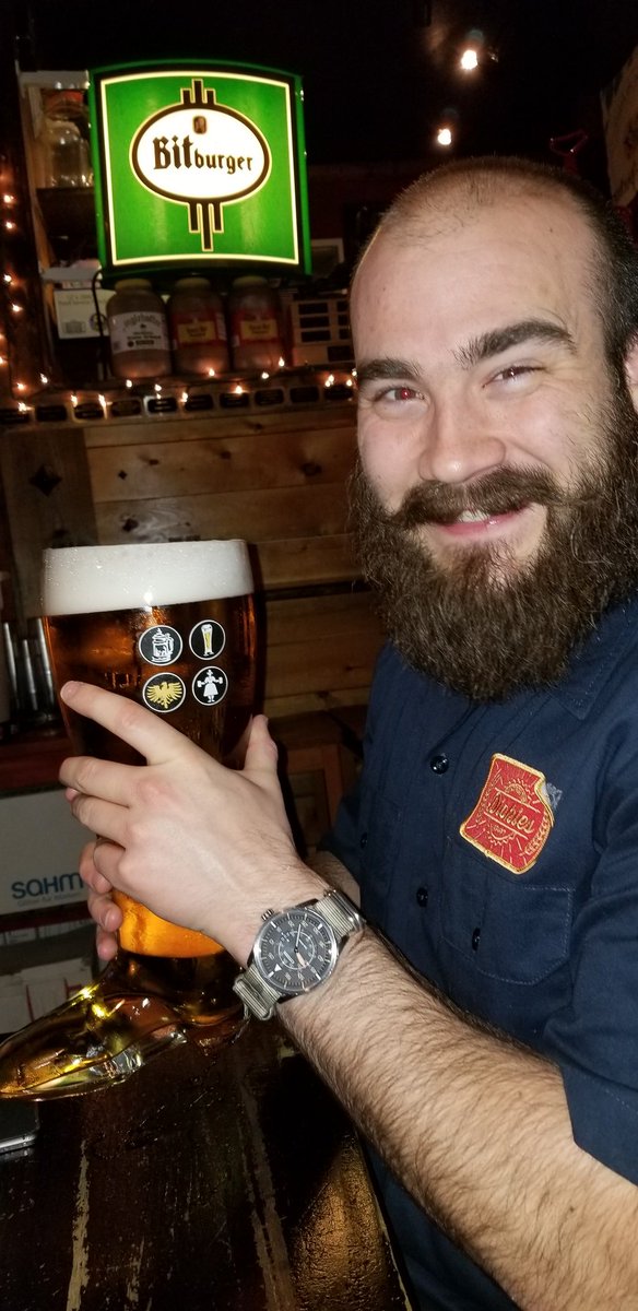 stubeary's tweet photo. #dasboot #prost #westseattle @Neilyhammy https://t.co/WIfP9JnltQ