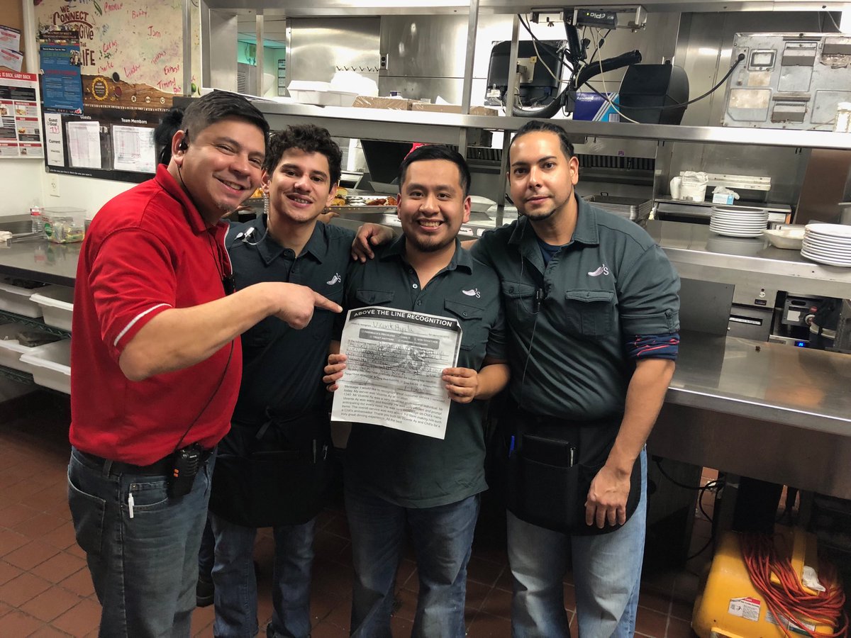 Loviedo729's tweet photo. Thank u Amanda for recognizing Vicente &amp; for always making us Feel Special. He’s doing an outstanding job all around. ITR 86%, Mystery Shops 98%, 3rd in Q2 contest and he’s absolutely taking care of his 1 degree &amp; our guests. #🌶s❤️#BetterBeBetter @ChilisJobs #futureCSL https://t.co/PMLQ9OrBVB