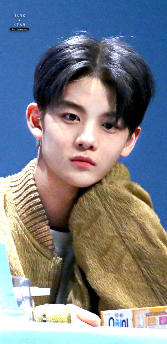 DarkStar_0510's tweet photo. 180111
#배진영 #워너원
 #BaeJinyoung #WANNAONE https://t.co/8AhuRd3Qgl