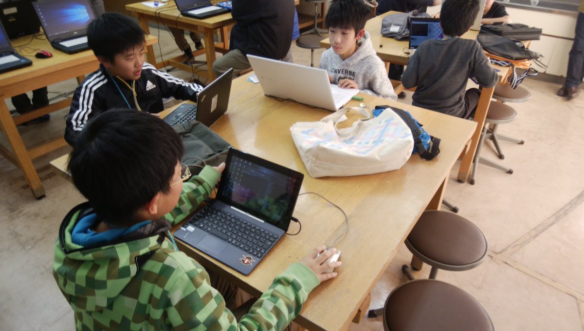 CoderDojoKonan_'s tweet image. 開発も佳境に入ってきました！
#coderdojo岡南