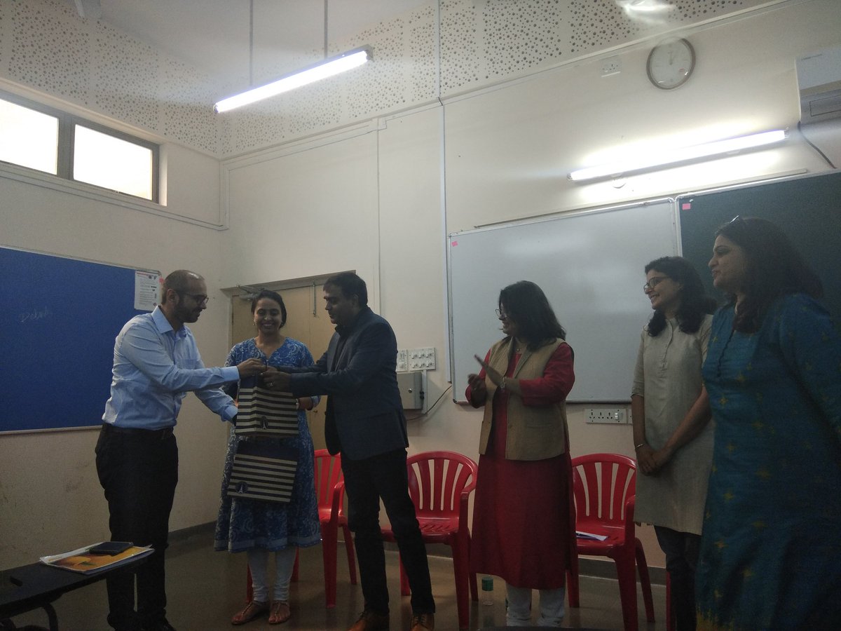 Pkshaw123's tweet photo. Now, that's a wrap of an enriching session on talent management in a network economy #TISSTalksTalent #TISSLabs @PeopleMatters2 @SHRMindia @_Kavi @Subu_KS @ahlekshim @Nathansv @GautamGhosh @n_nsrajan44 @csoltiss @tisshrhyderabad https://t.co/LKKS8tfKkO