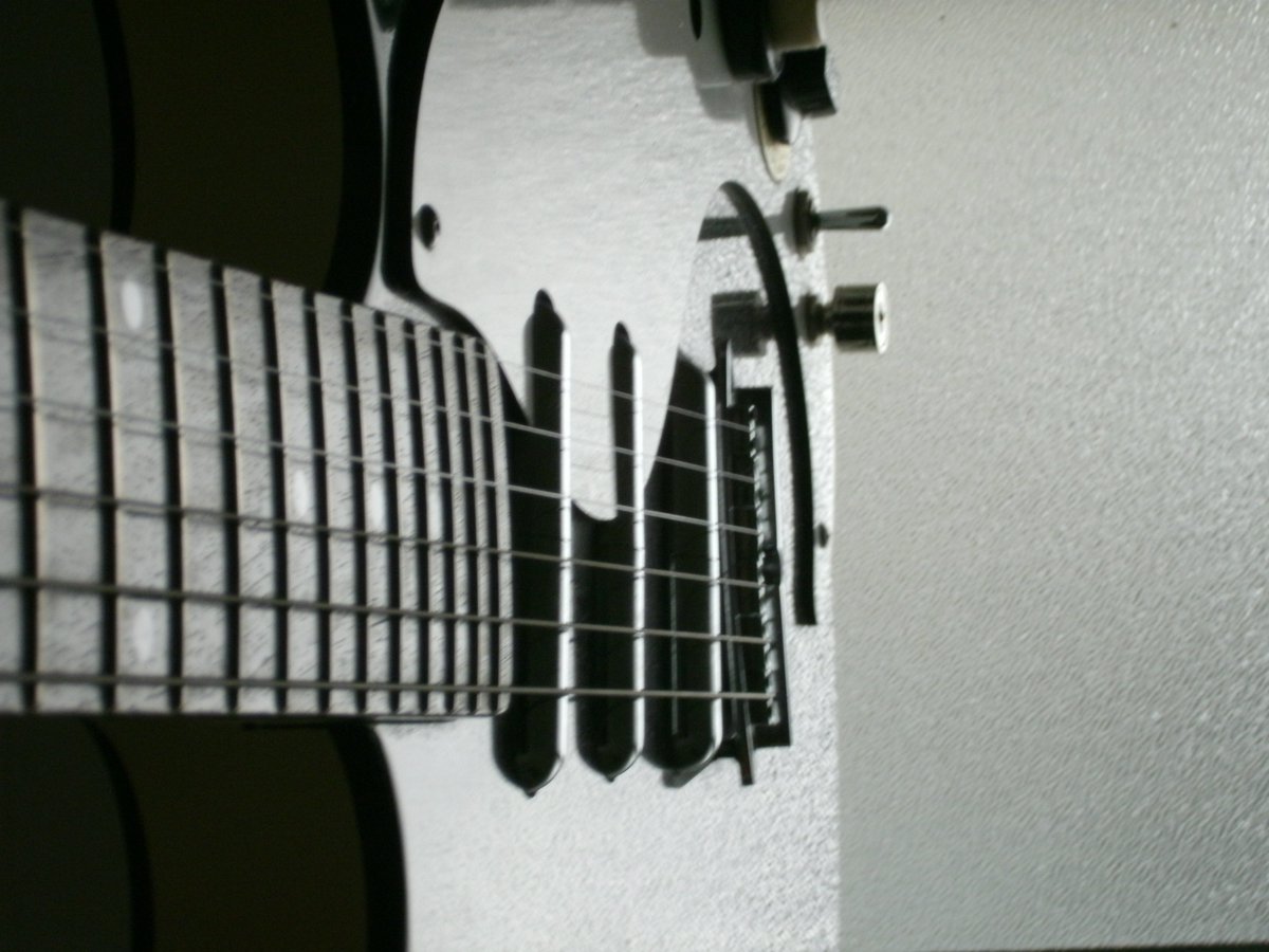 rtempli7's tweet photo. HEY FRIDAY NITES #TWEEPLE......CHECK OUT MY TWEETS...
 now lemmee see.....I should post a #GuitarArt
#Danelectro, #SnapJacks, #CentralCoast, Lighting at my beach house was really cool... https://t.co/RNUZ6MeBYR