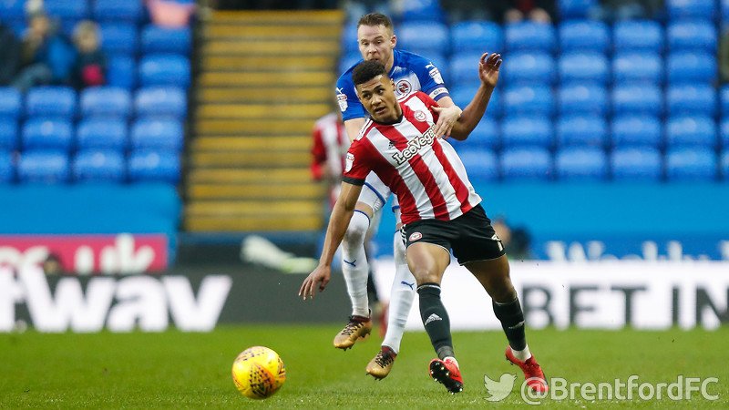 BrentfordFC's tweet photo. πΈ @watkins_ looks to open up the Reading defence, still level as we approach the hour mark
#RFCBEES https://t.co/toq1su9GU1