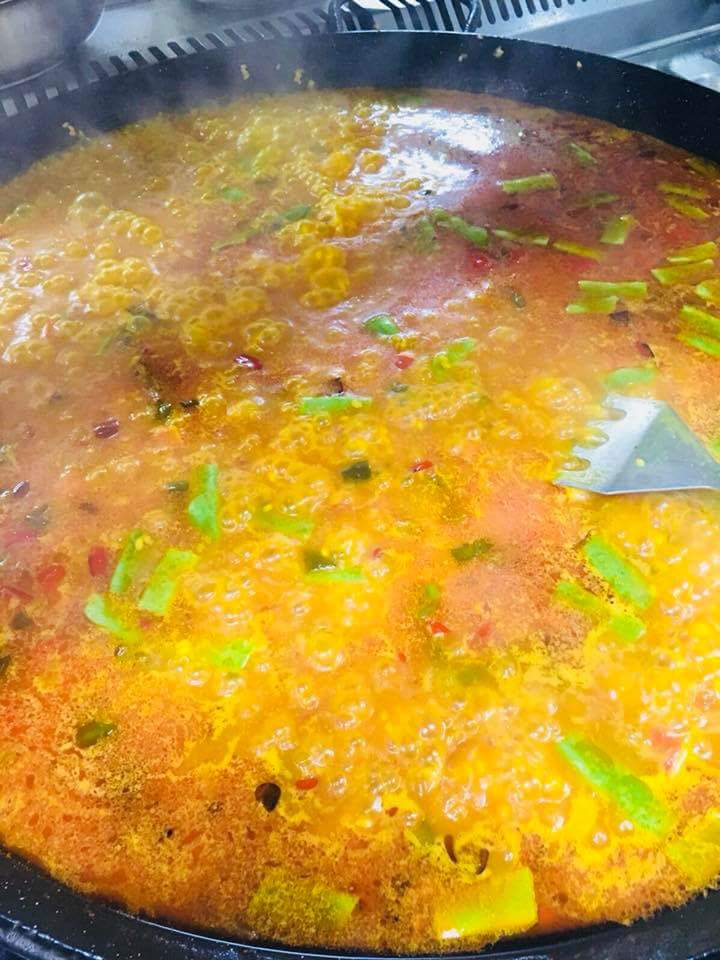 rtecasaclaudio's tweet photo. ¡Ya se está cociendo! Aprovecha los sábados y acércate al aperitivo. Acompaña las cervecitas del mediodía con un rico arrocito. Este sábado...”Arroz de conejo y verduritas”. #CasaClaudio #restaurante #aperitivo #food #picoteo #EnBarra #beer #rices #DePincho #Tapita #cervecita https://t.co/396rtjM80n