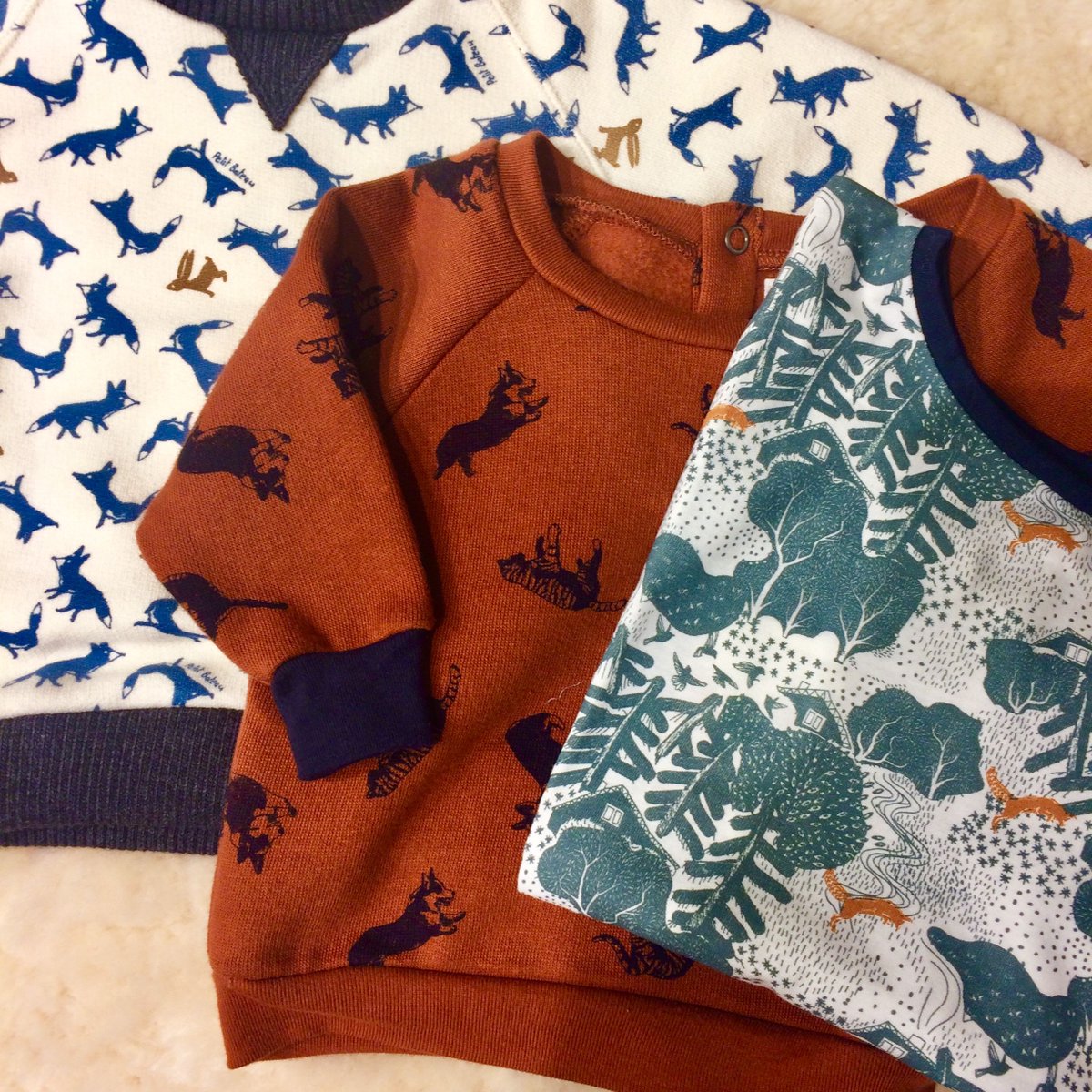 So sweat ces petits hauts qui tiennent chaud pendant cet hiver froid et pluvieux! 

Profitez de la 2ème démarque pour acheter ces vêtements stylés qui feront plaisir aux peti(e)s Wombinet(te)s ! 😘