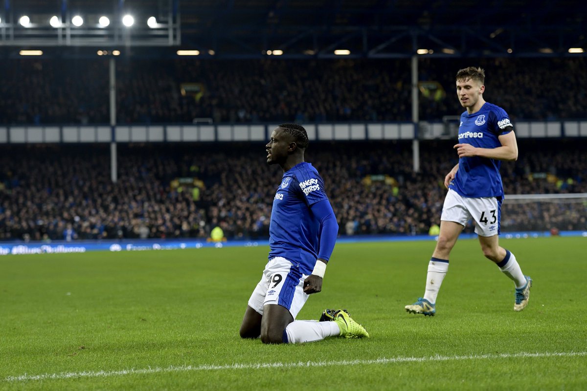 Everton's tweet photo. @theowalcott 📷 | OUMAR, OUMAR! #EFCmatchday https://t.co/ClGYil1Rmz